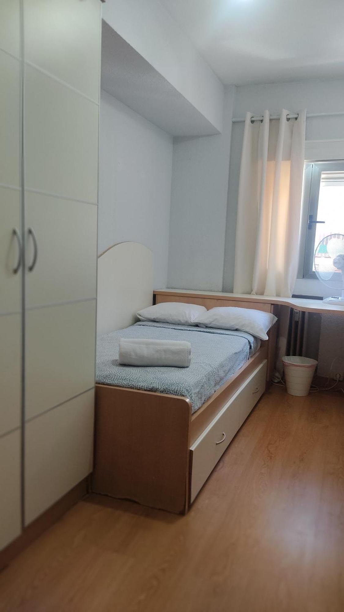 Habitacion Individual Con Bano Y Cocina Compartida Hotel Madrid Luaran gambar